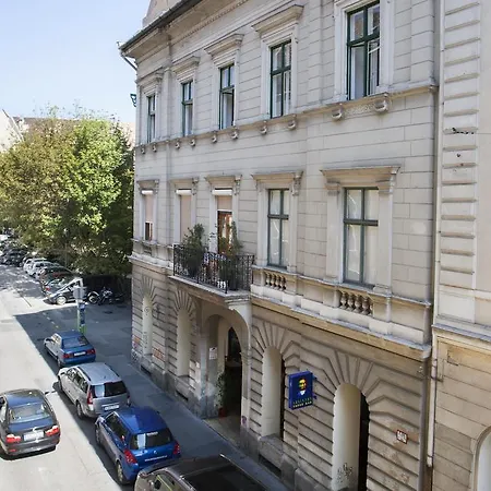 Gabriella In The Downtown. * Budapeszt