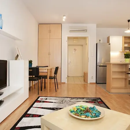 Gabriella In The Downtown. Apartman *