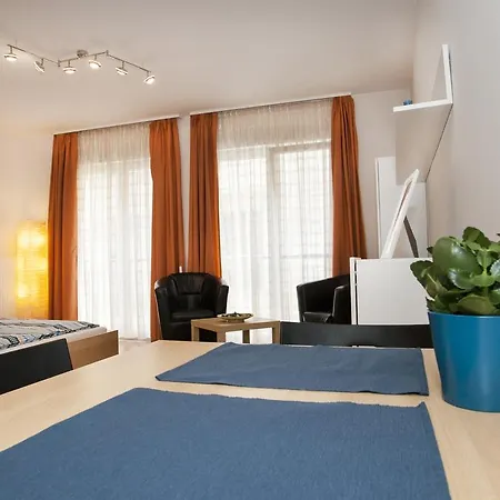 Gabriella In The Downtown. * Будапешт