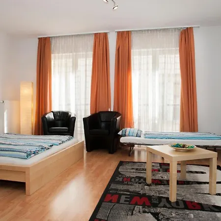 Gabriella In The Downtown. * Будапешт